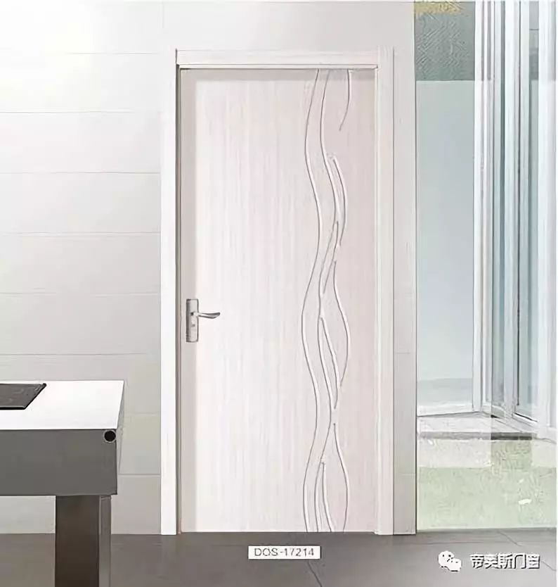 白色木门