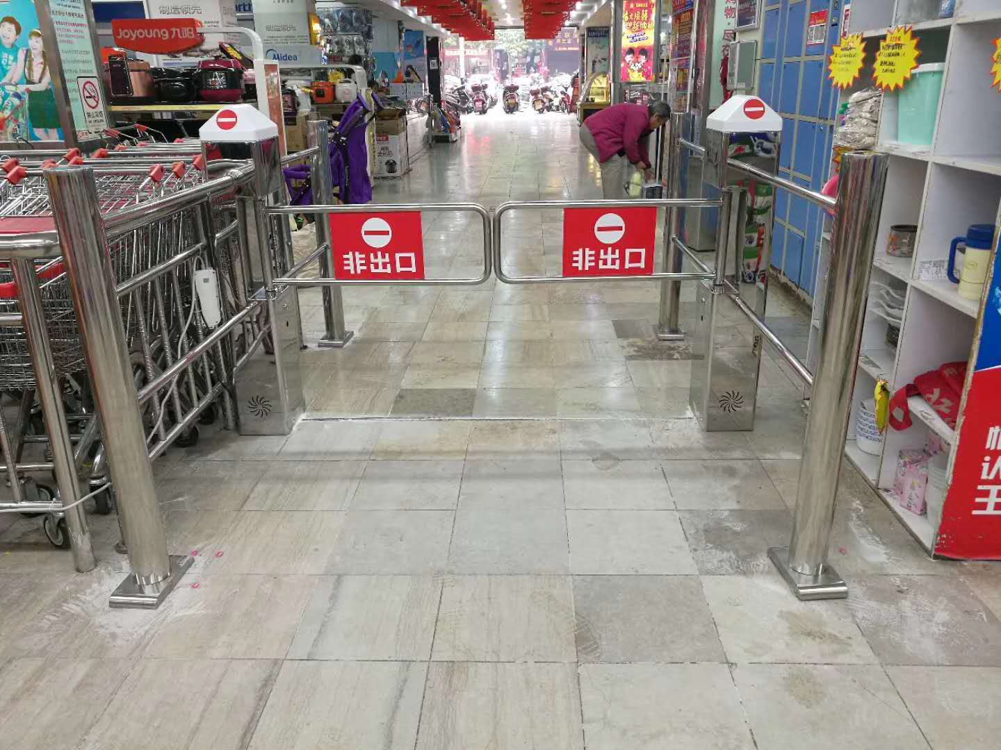 门业图片-超市感应门超市进出口器单向门只进不出禁行门入口感应门超市摆闸门导向门180*240*1150图片