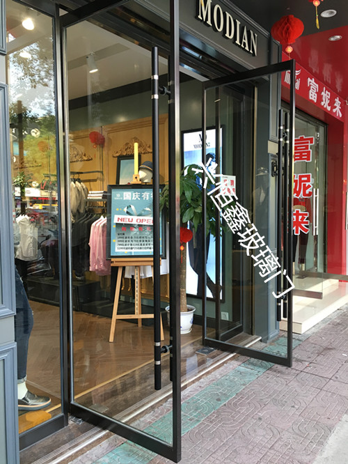 门业图片-玻璃门深圳定做各种玻璃门 地弹簧玻璃门黑钛金玻璃门店铺玻璃门客户要求图片